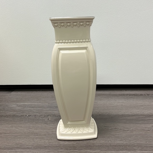 Lenox FORUM COLLECTION CHINA 9 3/4" NEOCLASSIC EMBOSSED VASE - new in box - Picture 5 of 11
